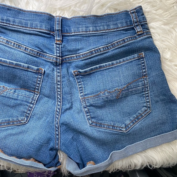 NY&C Women's Size 0 Blue Denim Rolled
Cuff Shorts - Picture 7 of 9